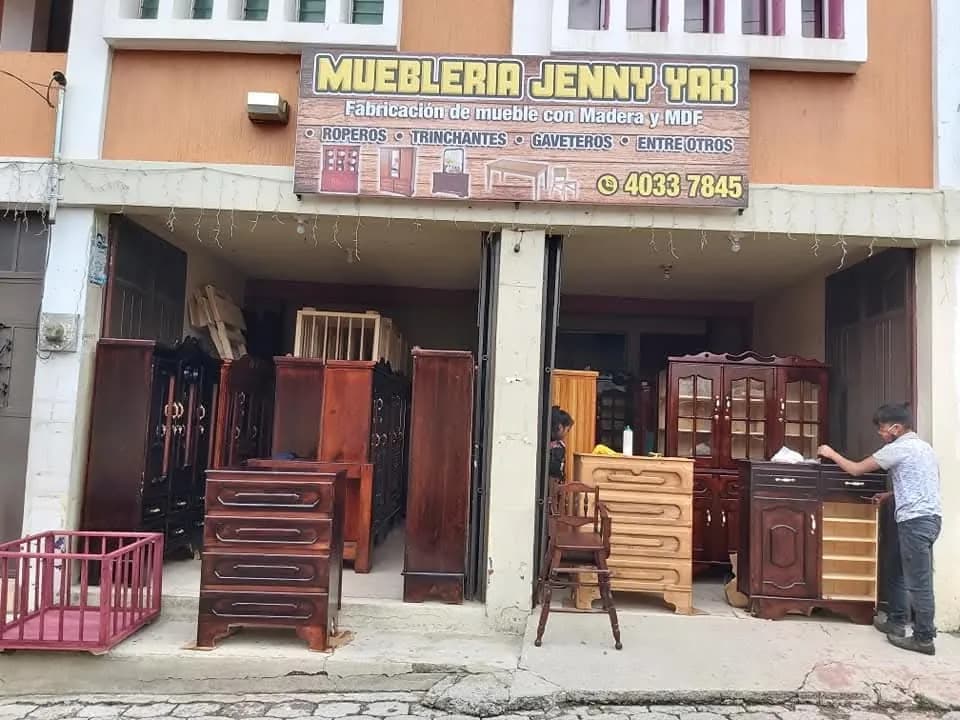 Librero de pino con estantes